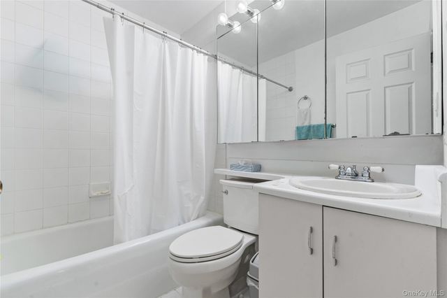240-46 Oak Park Drive 37a, Little Neck, NY 11362