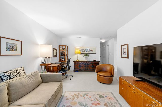 240-46 Oak Park Drive 37a, Little Neck, NY 11362