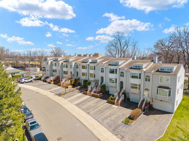 240-46 Oak Park Drive 37a, Little Neck, NY 11362