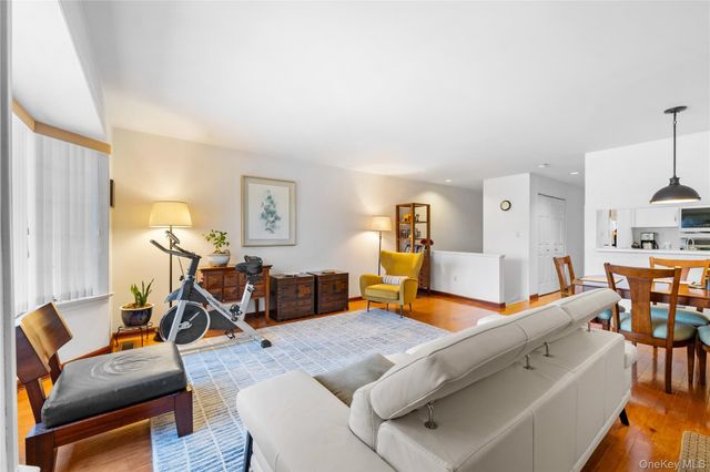240-46 Oak Park Drive 37a, Little Neck, NY 11362