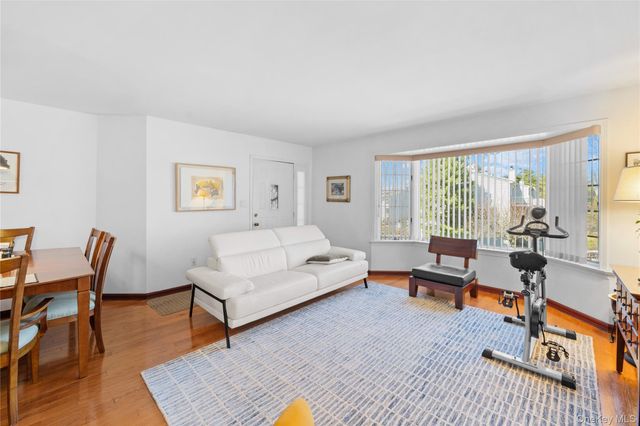 240-46 Oak Park Drive 37a, Little Neck, NY 11362