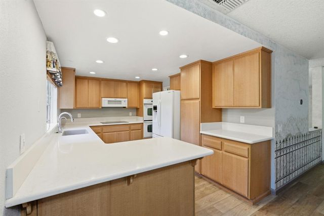 8929 Castle Park Dr, Elk Grove, CA 95624