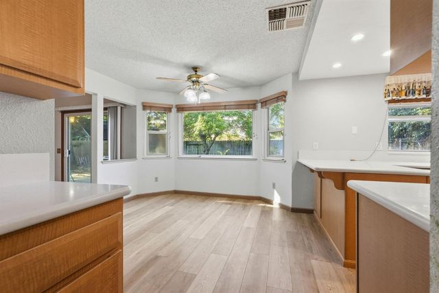 8929 Castle Park Dr, Elk Grove, CA 95624