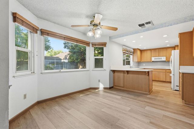 8929 Castle Park Dr, Elk Grove, CA 95624