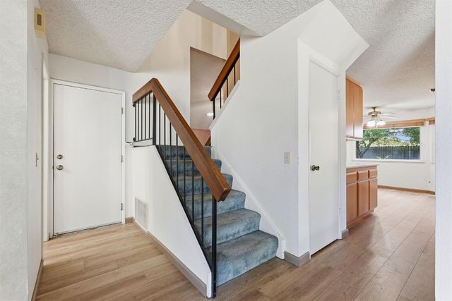 8929 Castle Park Dr, Elk Grove, CA 95624