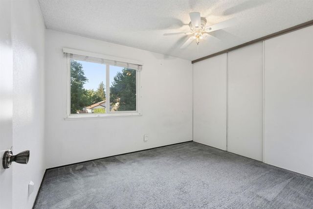 8929 Castle Park Dr, Elk Grove, CA 95624