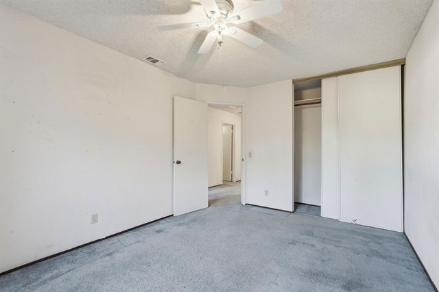 8929 Castle Park Dr, Elk Grove, CA 95624