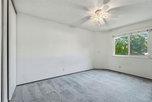 8929 Castle Park Dr, Elk Grove, CA 95624