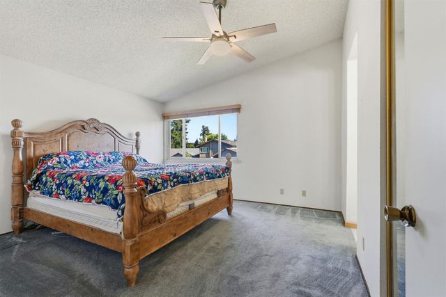 8929 Castle Park Dr, Elk Grove, CA 95624