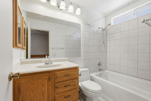 8929 Castle Park Dr, Elk Grove, CA 95624