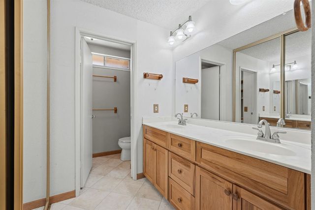 8929 Castle Park Dr, Elk Grove, CA 95624