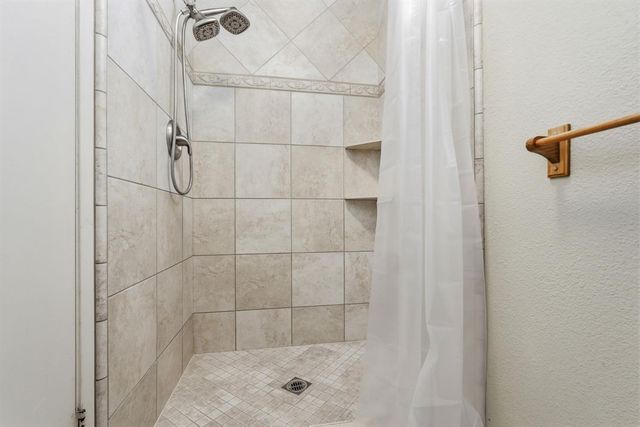 8929 Castle Park Dr, Elk Grove, CA 95624