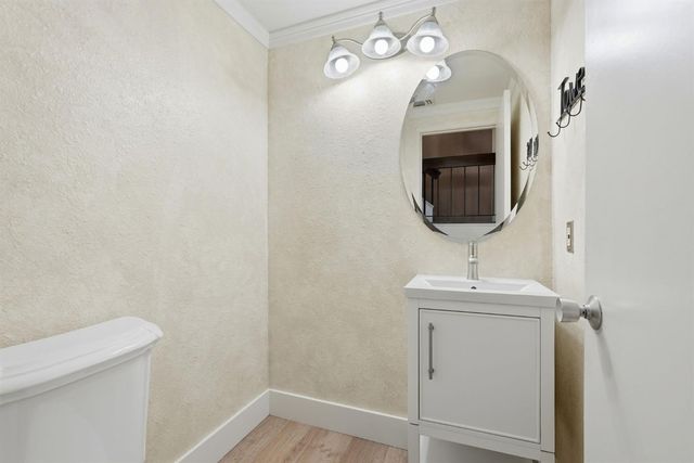 8929 Castle Park Dr, Elk Grove, CA 95624