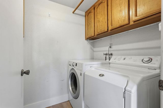 8929 Castle Park Dr, Elk Grove, CA 95624