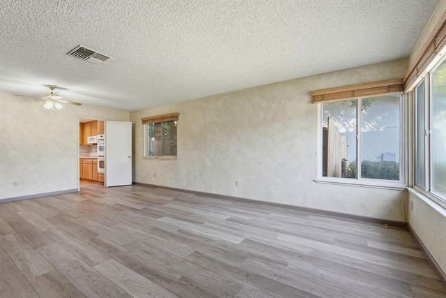 8929 Castle Park Dr, Elk Grove, CA 95624