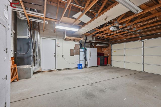 8929 Castle Park Dr, Elk Grove, CA 95624