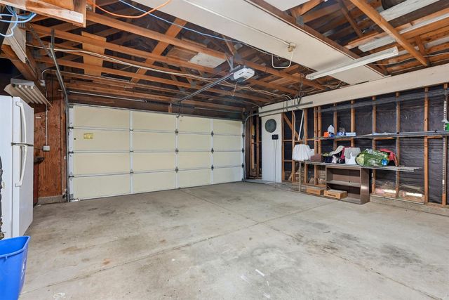 8929 Castle Park Dr, Elk Grove, CA 95624