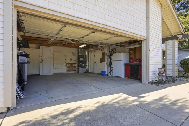 8929 Castle Park Dr, Elk Grove, CA 95624