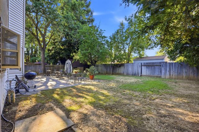 8929 Castle Park Dr, Elk Grove, CA 95624