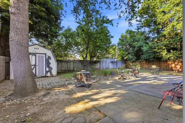 8929 Castle Park Dr, Elk Grove, CA 95624