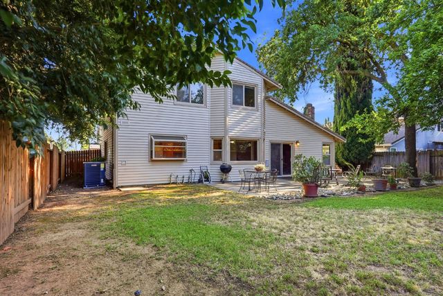 8929 Castle Park Dr, Elk Grove, CA 95624