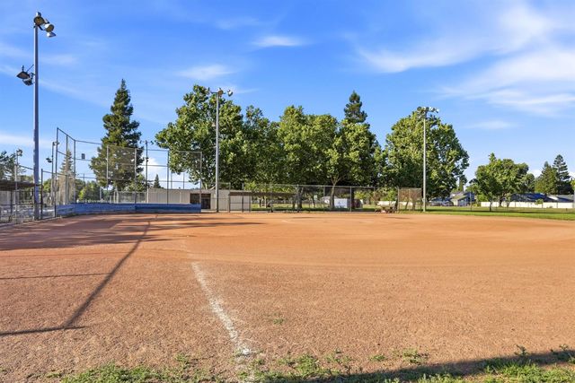 8929 Castle Park Dr, Elk Grove, CA 95624
