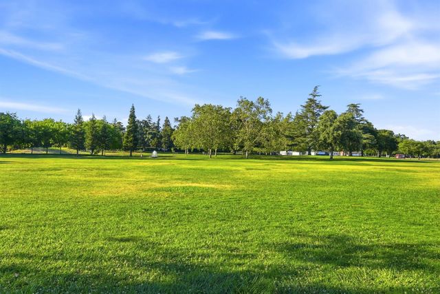 8929 Castle Park Dr, Elk Grove, CA 95624