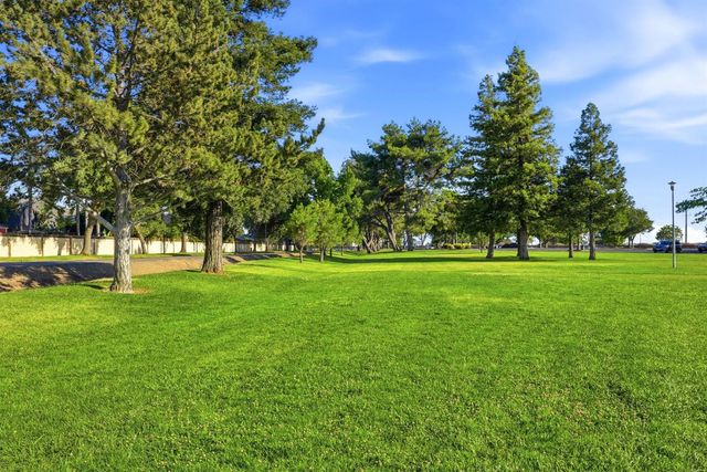 8929 Castle Park Dr, Elk Grove, CA 95624