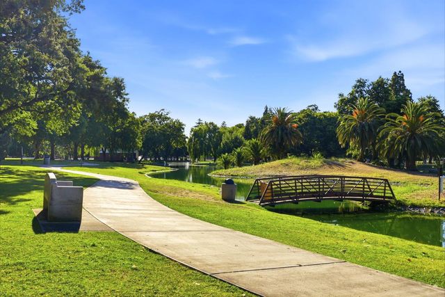 8929 Castle Park Dr, Elk Grove, CA 95624