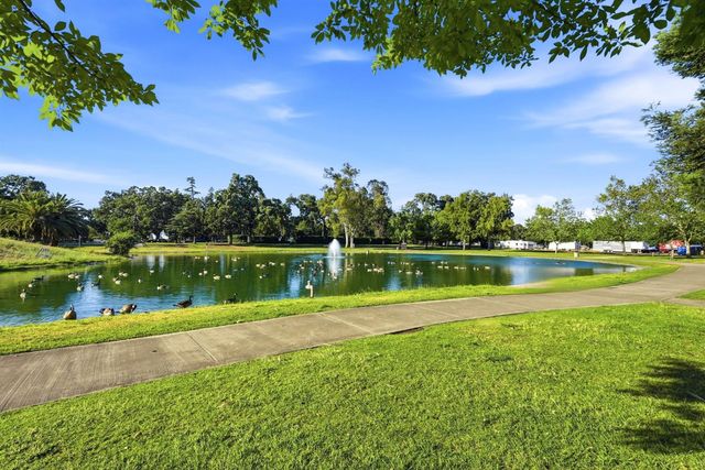 8929 Castle Park Dr, Elk Grove, CA 95624