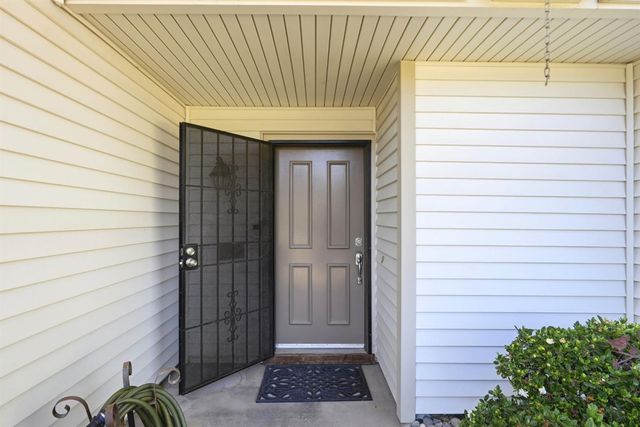 8929 Castle Park Dr, Elk Grove, CA 95624