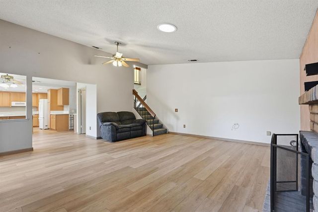 8929 Castle Park Dr, Elk Grove, CA 95624