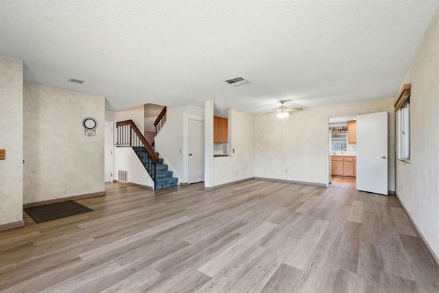 8929 Castle Park Dr, Elk Grove, CA 95624