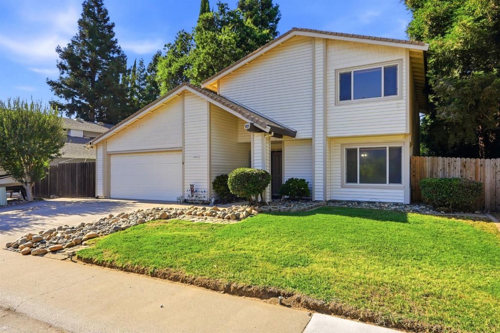 8929 Castle Park Dr, Elk Grove, CA 95624