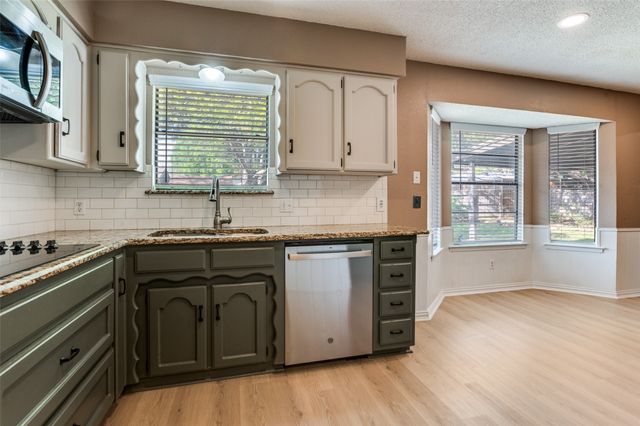 8705 Irongate Drive, North Richland Hills, TX 76182