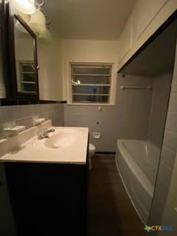 1512 E Barton Avenue, Temple, TX 76501