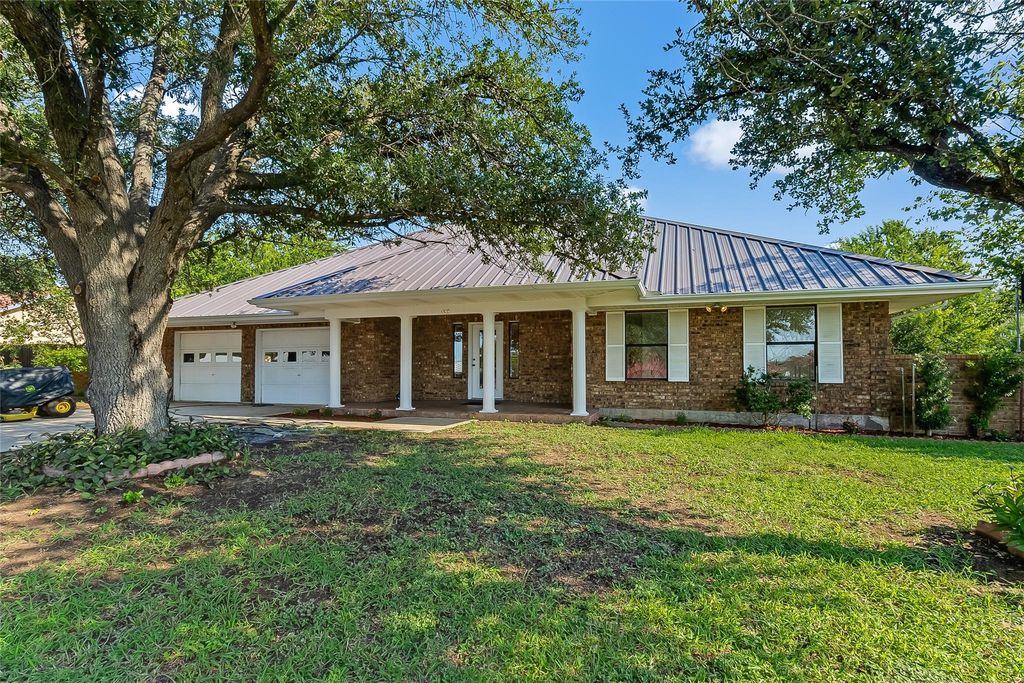 405 E Granite ST, Llano, TX 78643