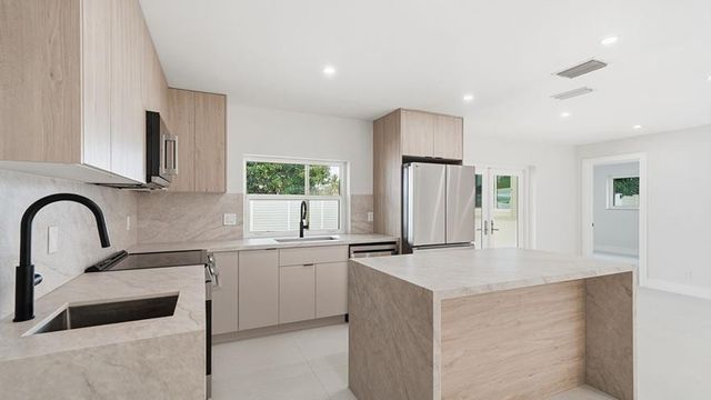 5507 W Park Road, Hollywood, FL 33021