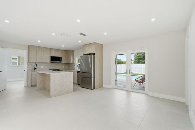 5507 W Park Road, Hollywood, FL 33021