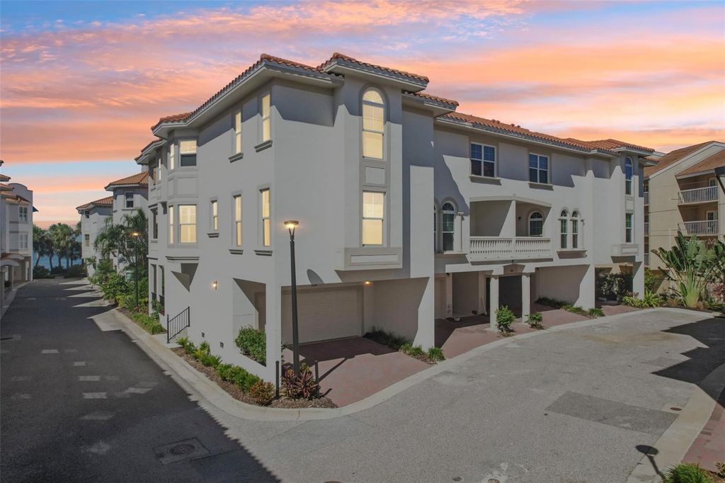 1340 BAYSHORE BOULEVARD 304, Dunedin, FL 34698