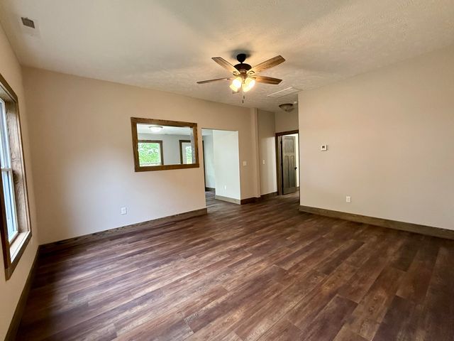 312 E Grant Street, Clever, MO 65631