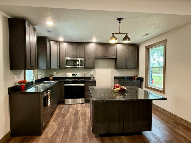 312 E Grant Street, Clever, MO 65631