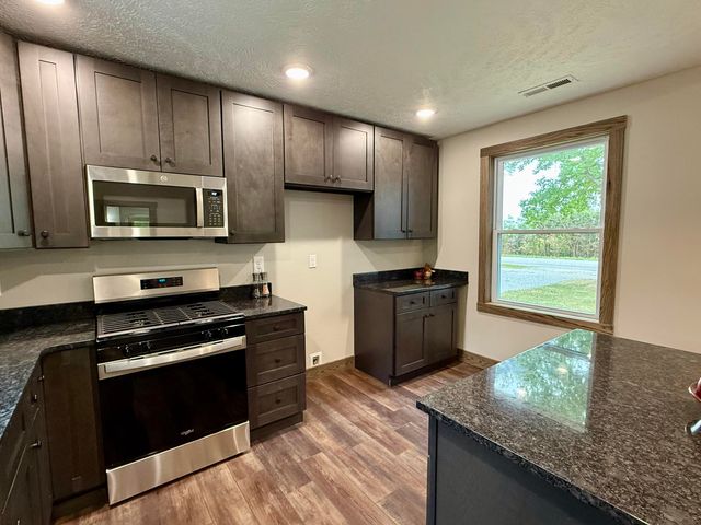 312 E Grant Street, Clever, MO 65631