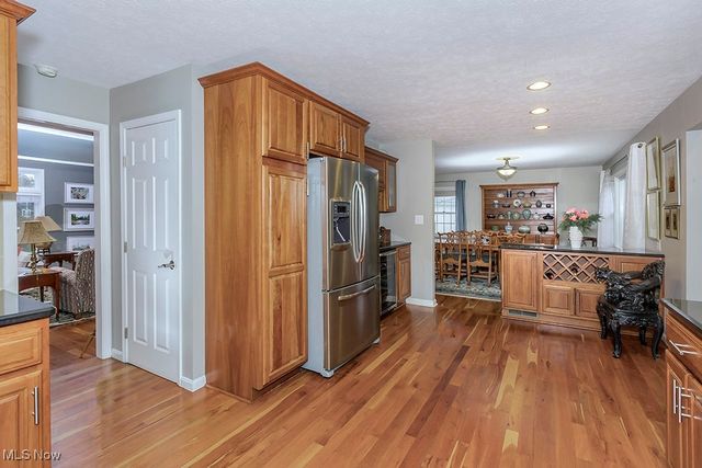 318 Hillside Lane, Chagrin Falls, OH 44022