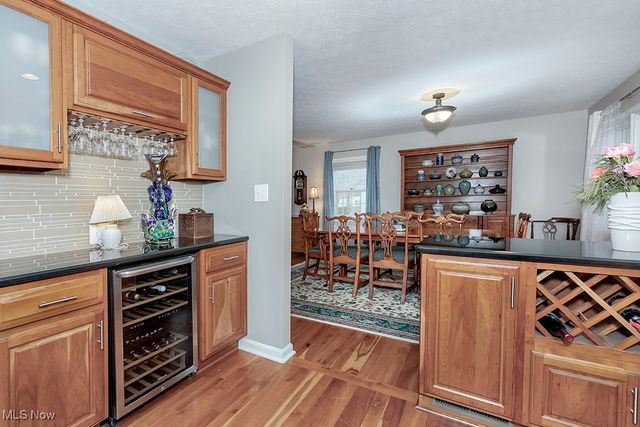 318 Hillside Lane, Chagrin Falls, OH 44022