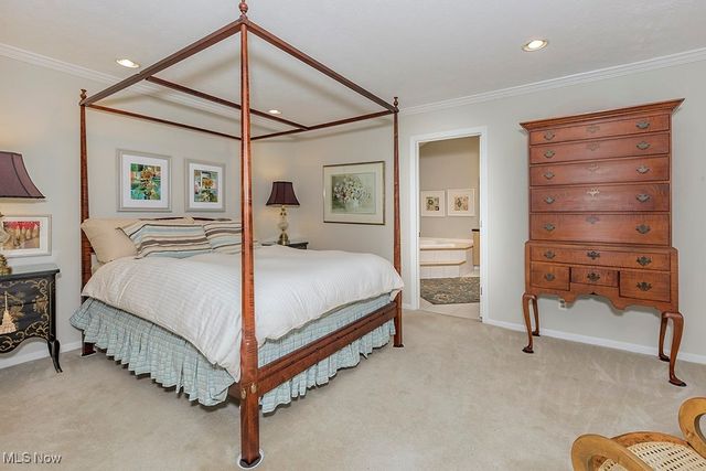 318 Hillside Lane, Chagrin Falls, OH 44022