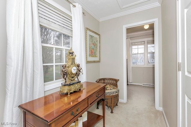 318 Hillside Lane, Chagrin Falls, OH 44022