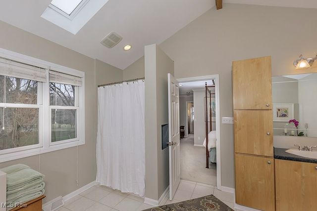 318 Hillside Lane, Chagrin Falls, OH 44022