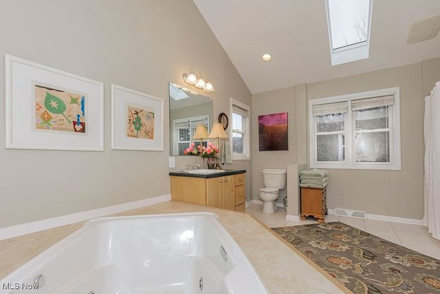 318 Hillside Lane, Chagrin Falls, OH 44022