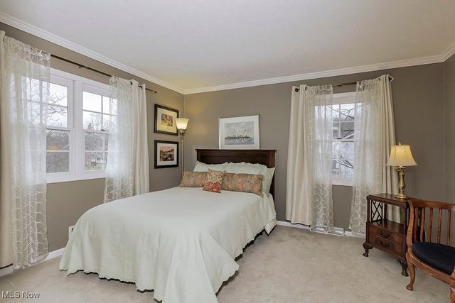 318 Hillside Lane, Chagrin Falls, OH 44022